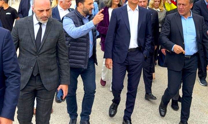 ΧΑΛΙΟΡΗΣ με ΜΗΤΣΟΤΑΚΗ στο κλειστό της Παιανίας 00Α